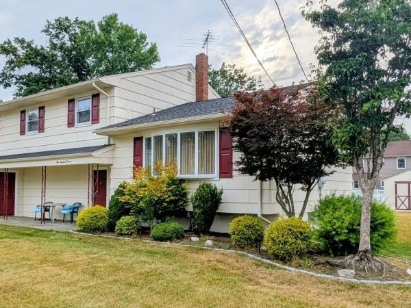 116 Stonehenge Ter, Clark, NJ 07066