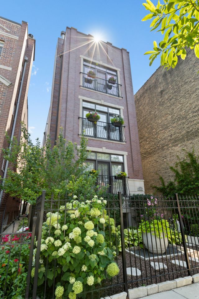 3921 N Greenview Avenue, Unit 1, Chicago, IL 60613 Main Photo