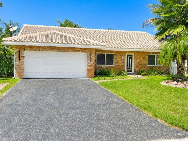 10601 NW 7TH Place, Coral Springs, FL 33071