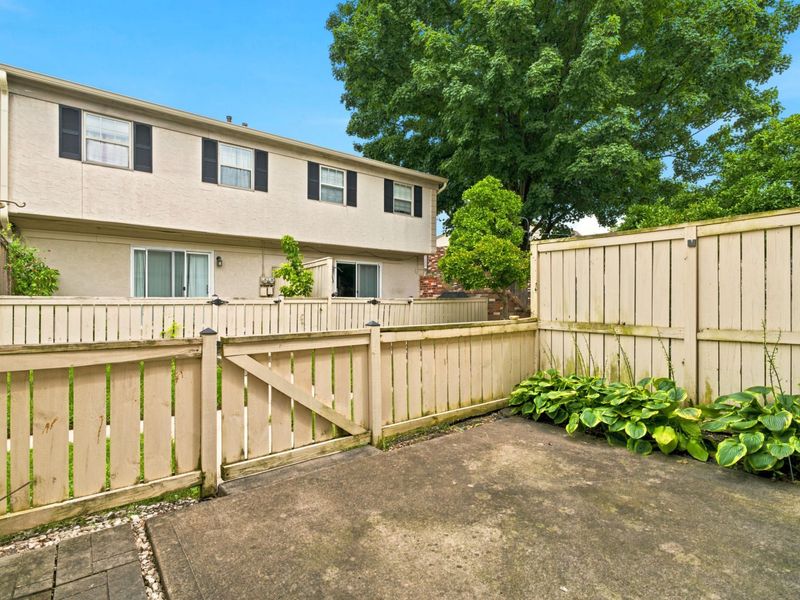 2568 Scioto View Lane, Unit G, Columbus, OH 43221 Photo 12