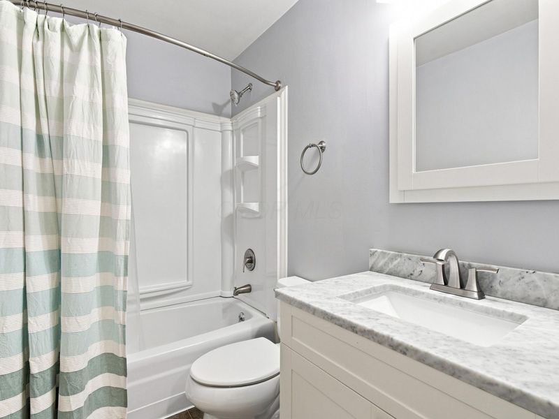2568 Scioto View Lane, Unit G, Columbus, OH 43221 Photo 17