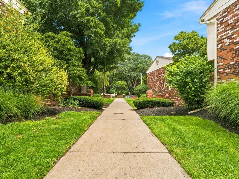 2568 Scioto View Lane, Unit G, Columbus, OH 43221 Photo 18