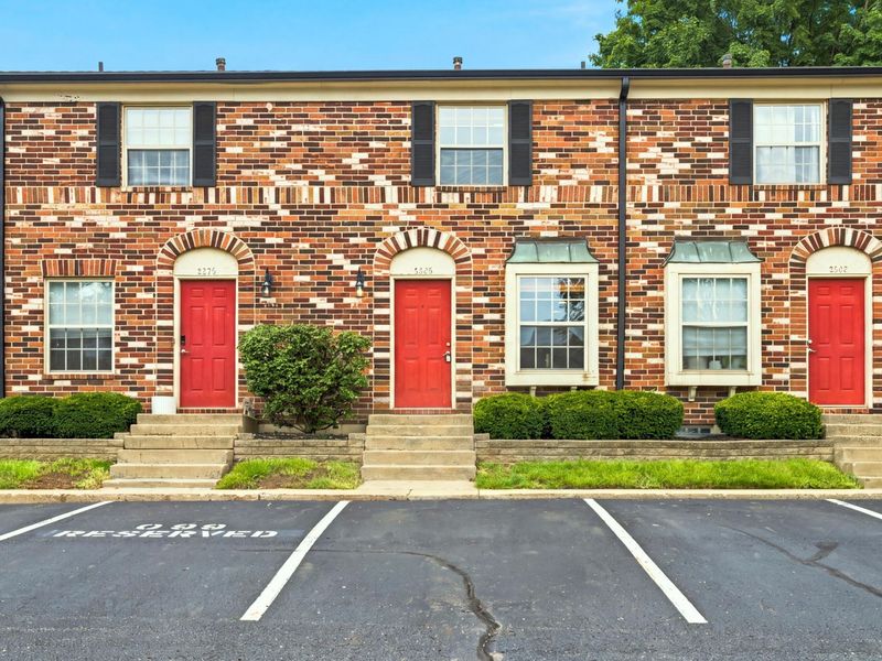2568 Scioto View Lane, Unit G, Columbus, OH 43221 Photo 2