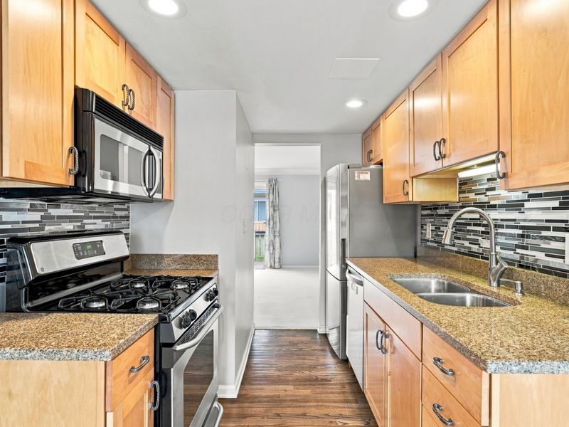 2568 Scioto View Lane, Unit G, Columbus, OH 43221 Photo 7