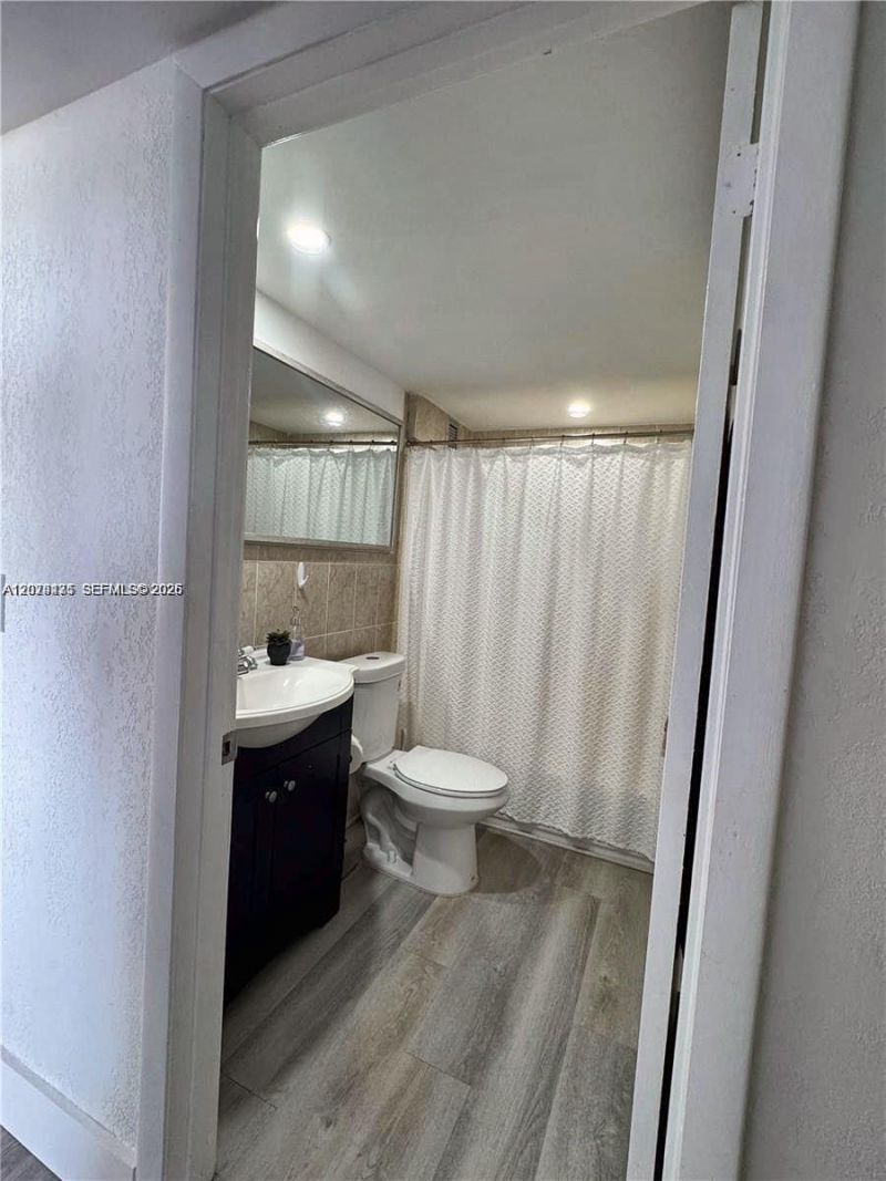 2000 NE 135th St , Unit 609, North Miami, FL 33181 Photo