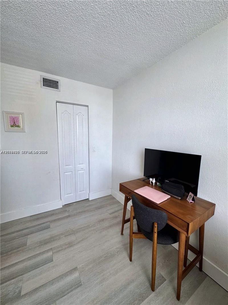 2000 NE 135th St , Unit 609, North Miami, FL 33181 Photo
