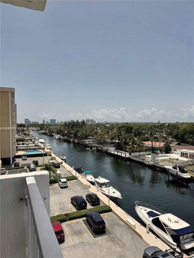 2000 NE 135th St , Unit 609, North Miami, FL 33181 Photo