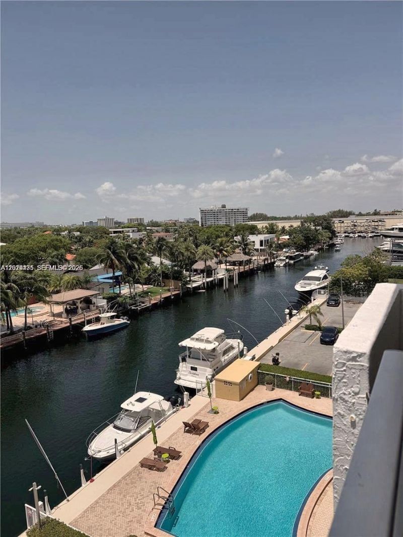 2000 NE 135th St , Unit 609, North Miami, FL 33181 Photo
