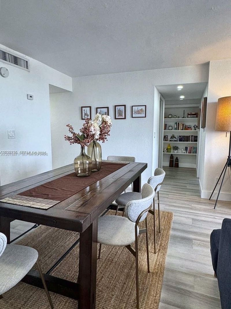 2000 NE 135th St , Unit 609, North Miami, FL 33181 Photo