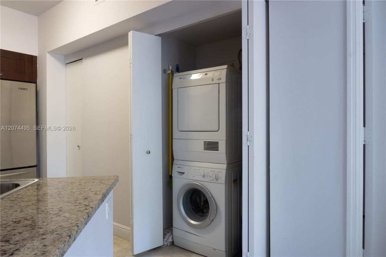 20000 E Country Club Dr , Unit 307, Aventura, FL 33180 Photo