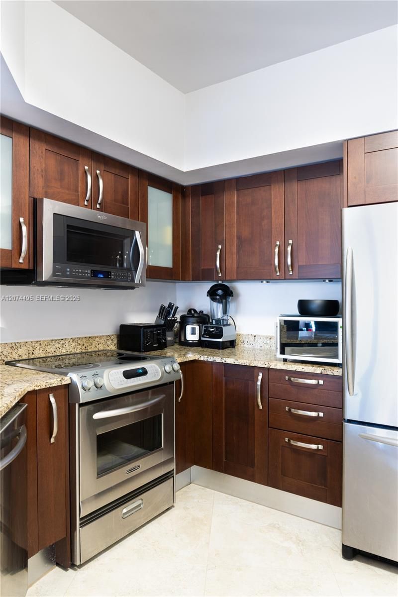 20000 E Country Club Dr , Unit 307, Aventura, FL 33180 Photo