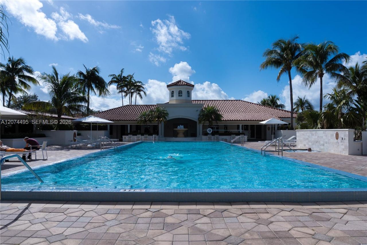 20000 E Country Club Dr , Unit 307, Aventura, FL 33180 Photo