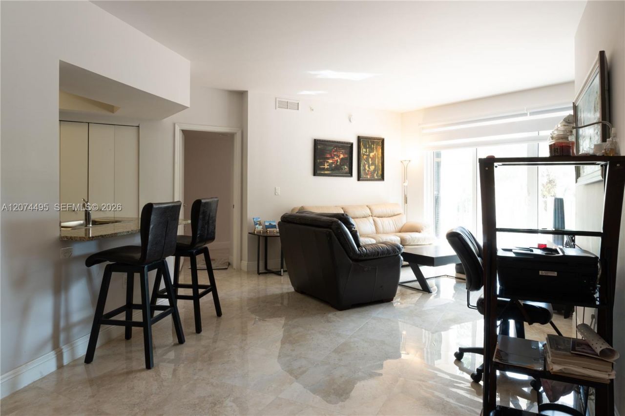 20000 E Country Club Dr , Unit 307, Aventura, FL 33180 Photo