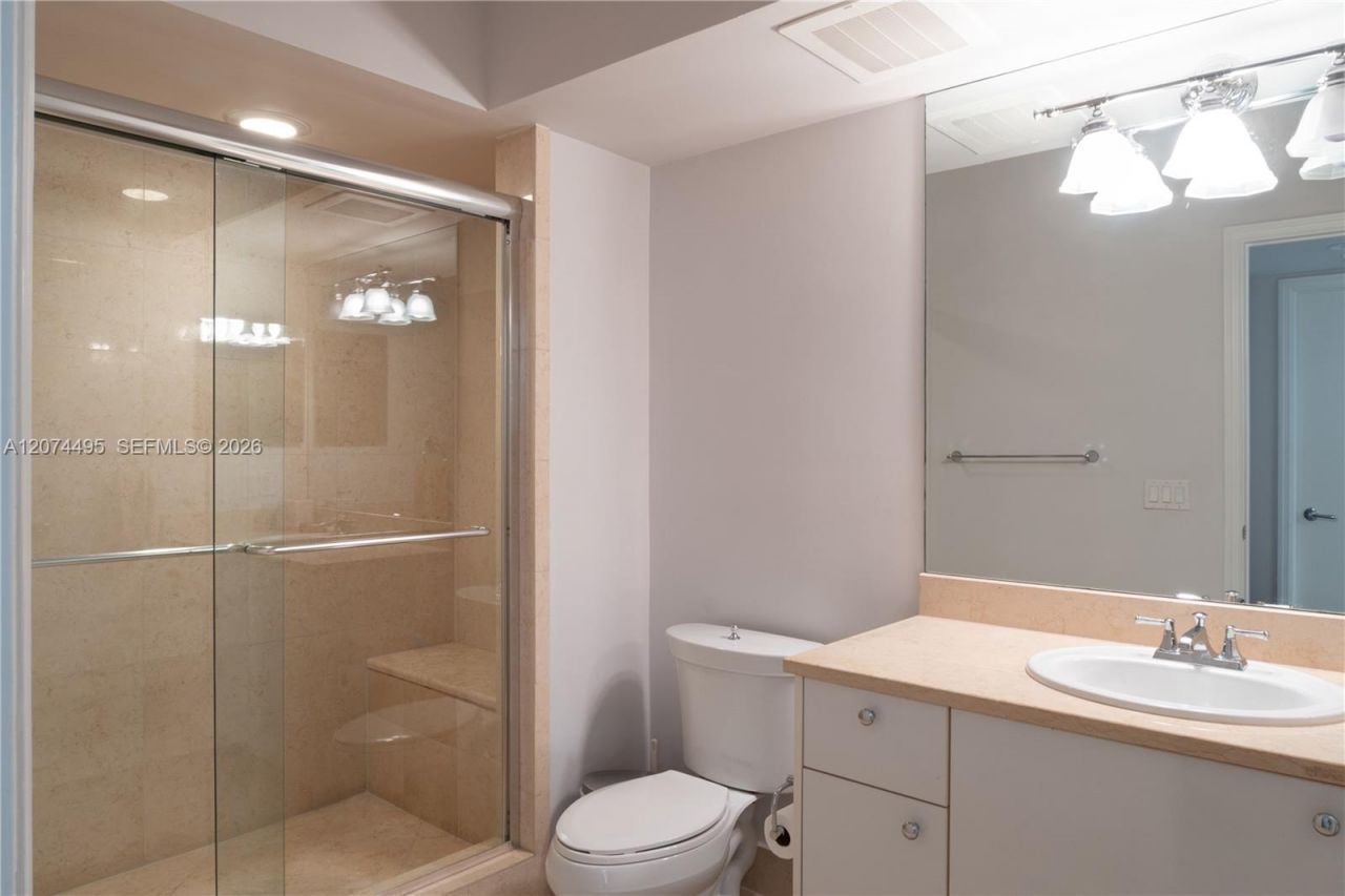 20000 E Country Club Dr , Unit 307, Aventura, FL 33180 Photo