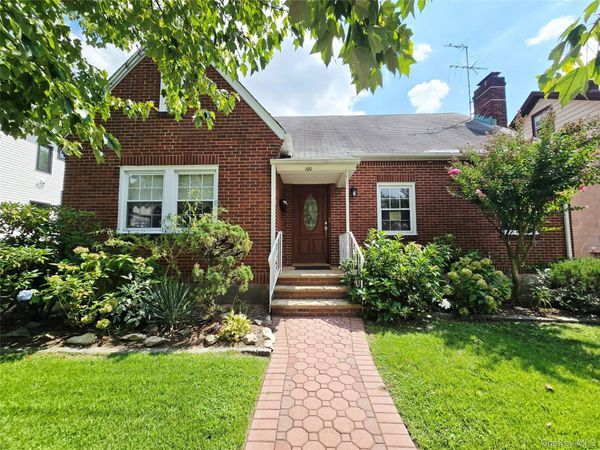 190 Bryant Avenue, Floral Park, NY 11001