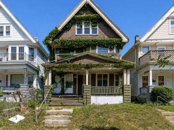 2416 N 39th STREET, Unit 2418, Milwaukee, WI 53210