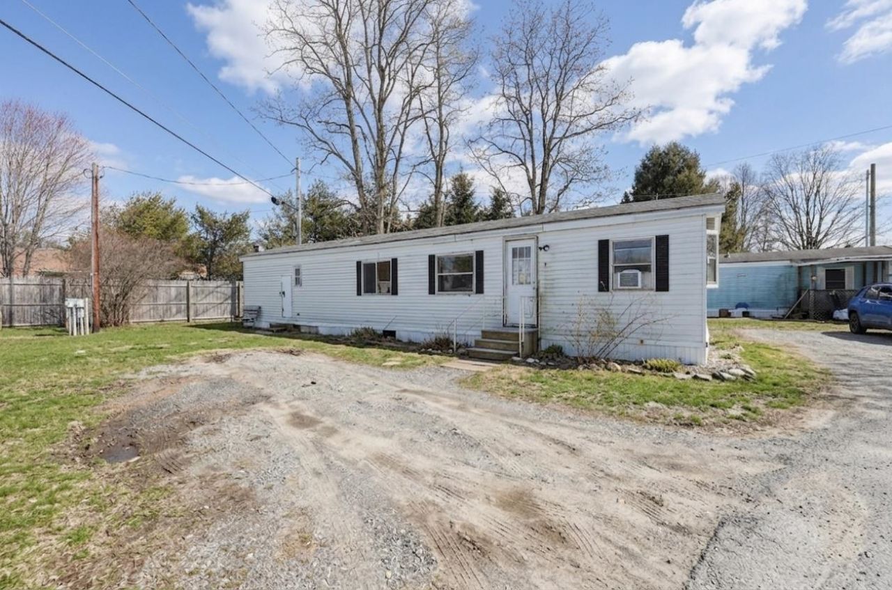 9 Starting Gate Lane, Hinsdale, NH 03451 Main Photo