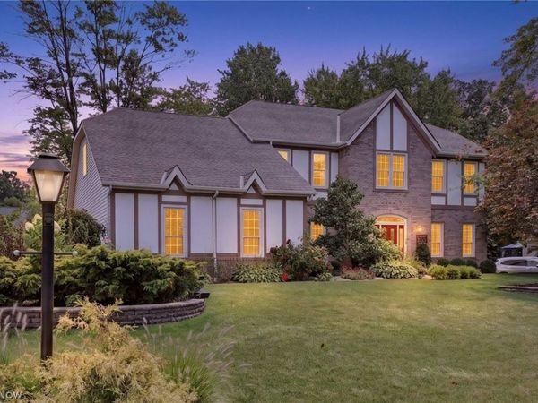 8753 Treetop Trail, Broadview Heights, OH 44147