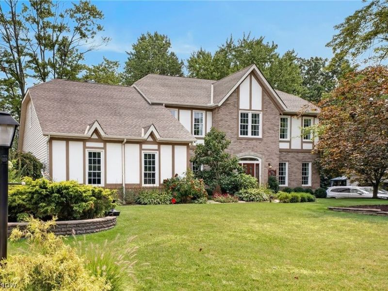 8753 Treetop Trail, Broadview Heights, OH 44147 Photo 2
