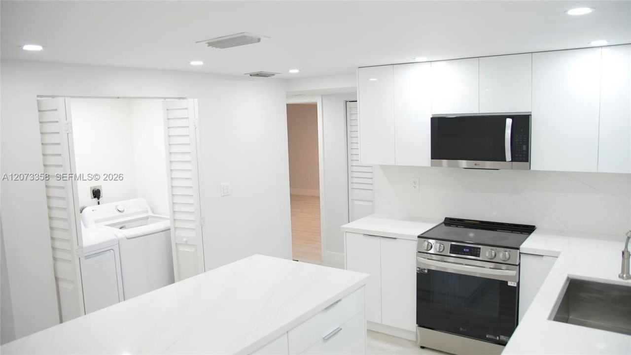 9357 Fontainebleau Blvd, Unit D309, Miami, FL 33172 Photo