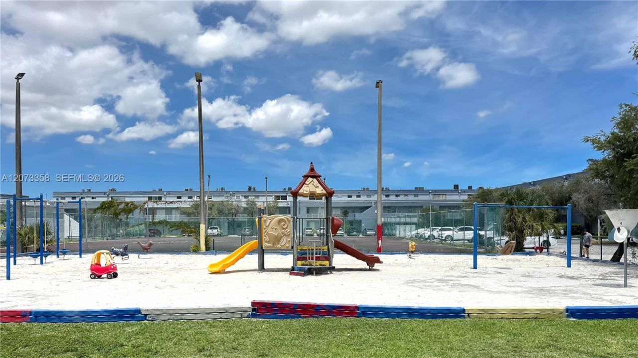 9357 Fontainebleau Blvd, Unit D309, Miami, FL 33172 Photo