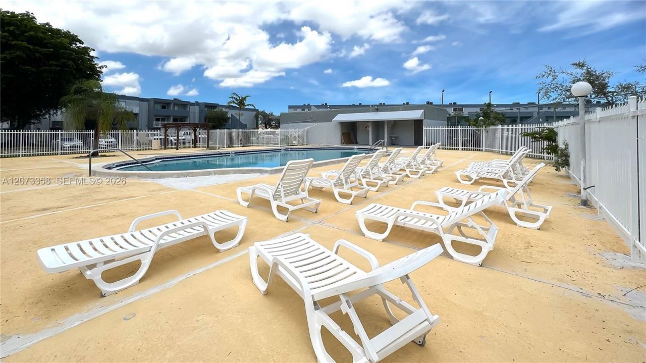 9357 Fontainebleau Blvd, Unit D309, Miami, FL 33172 Photo