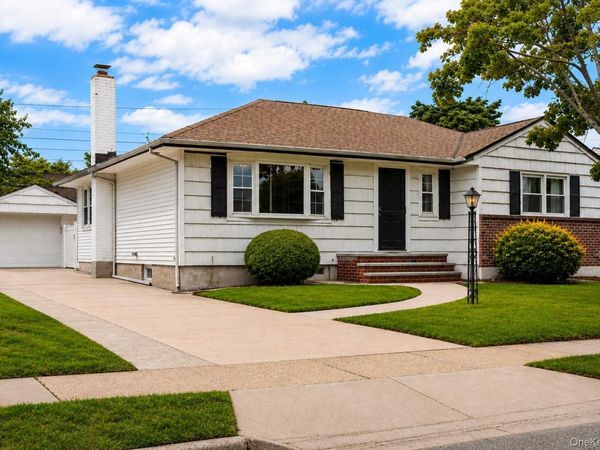 75 Linden Boulevard, Hicksville, NY 11801
