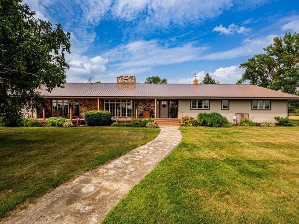 8005 HWY 32 , Gwinner, ND 58040