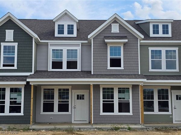 36 Paige Lane, Hudson, OH 44236