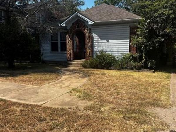 1011 W Walker Street, Denison, TX 75020