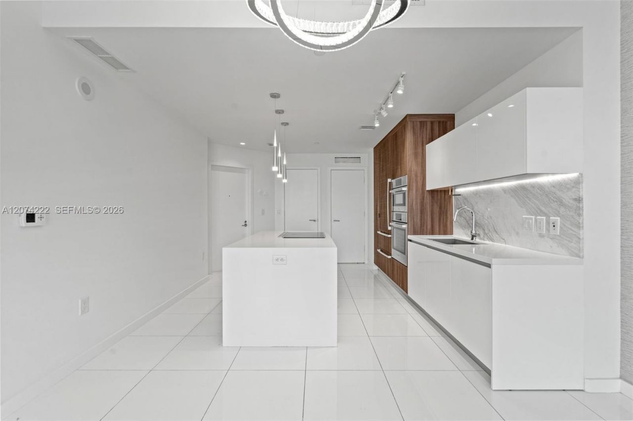851 NE 1st Ave , Unit 1506, Miami, FL 33132 Photo