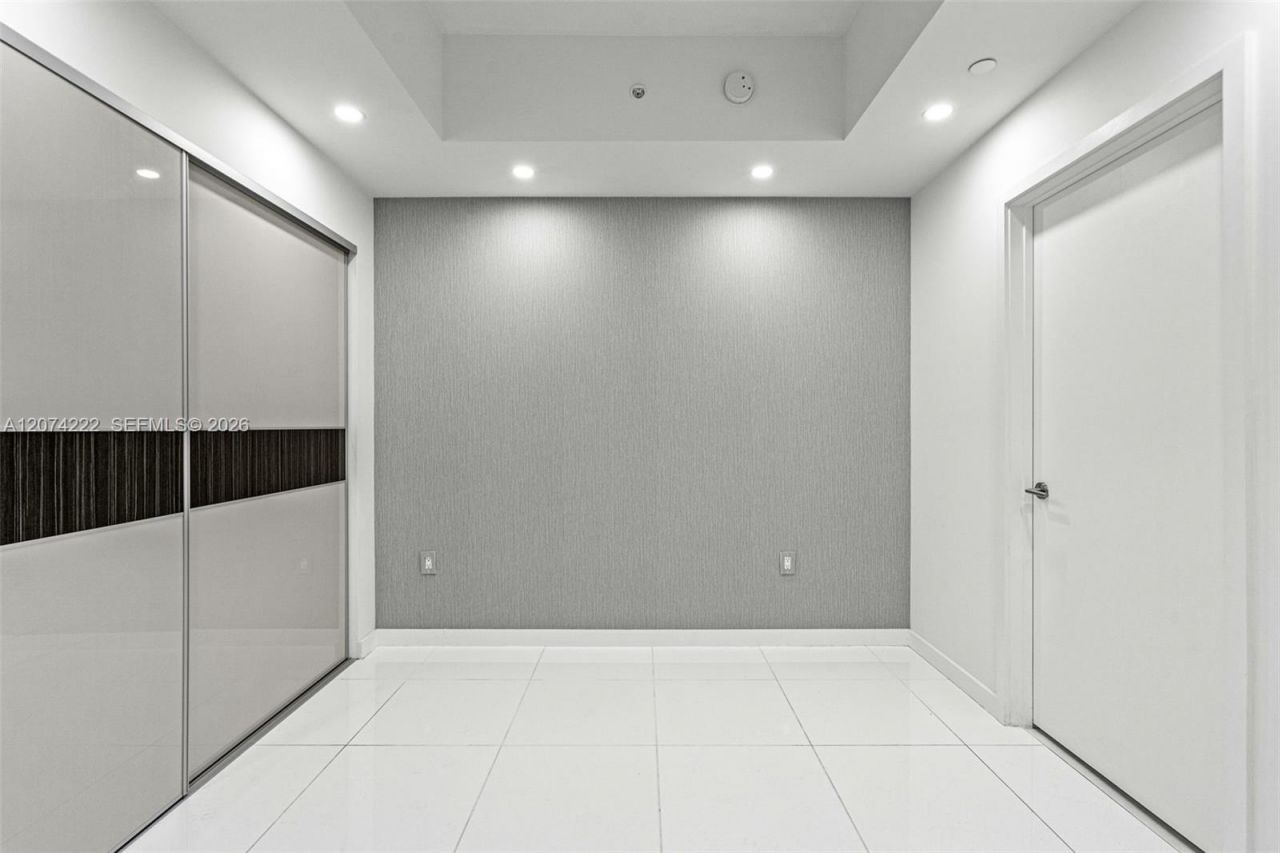 851 NE 1st Ave , Unit 1506, Miami, FL 33132 Photo