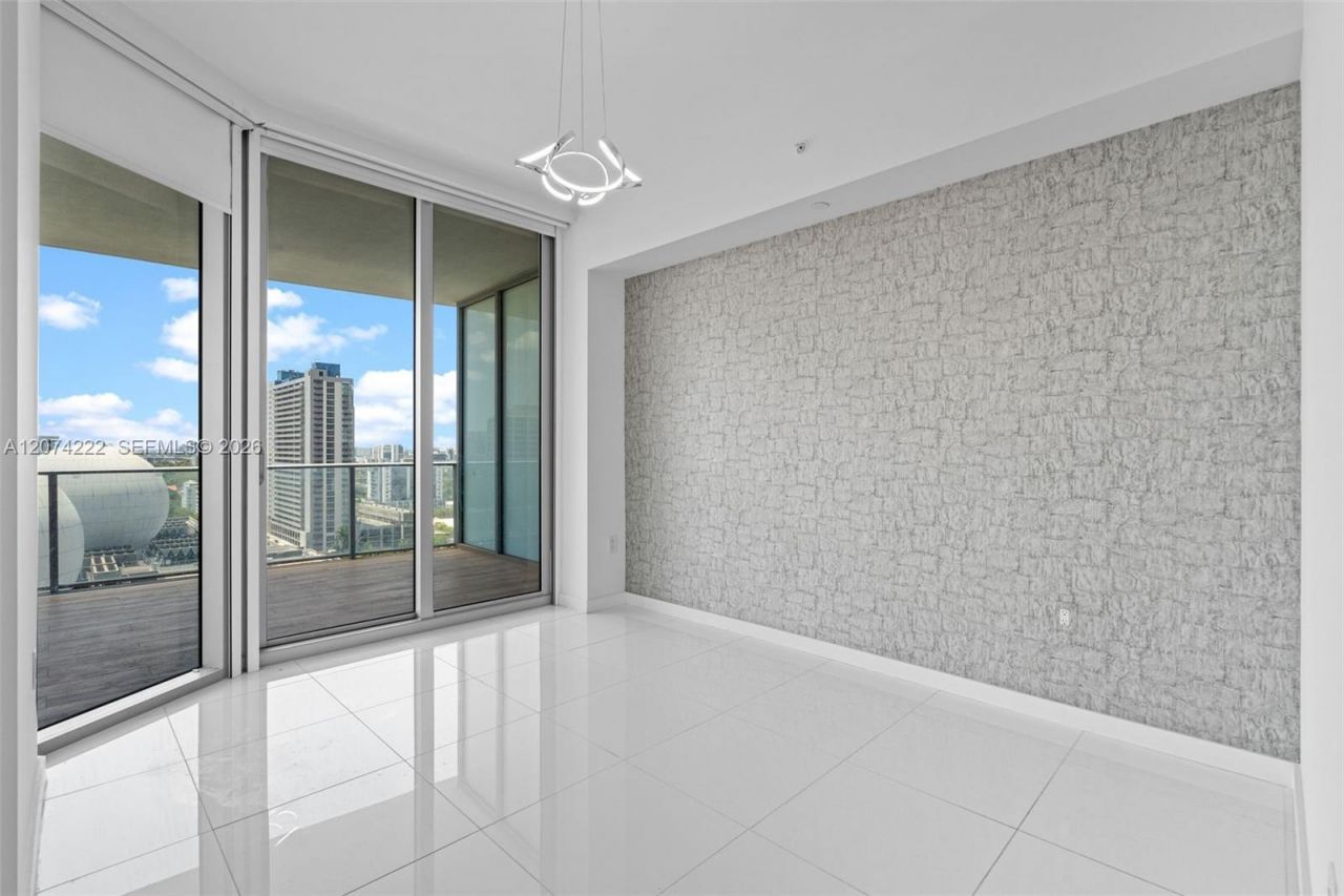 851 NE 1st Ave , Unit 1506, Miami, FL 33132 Photo