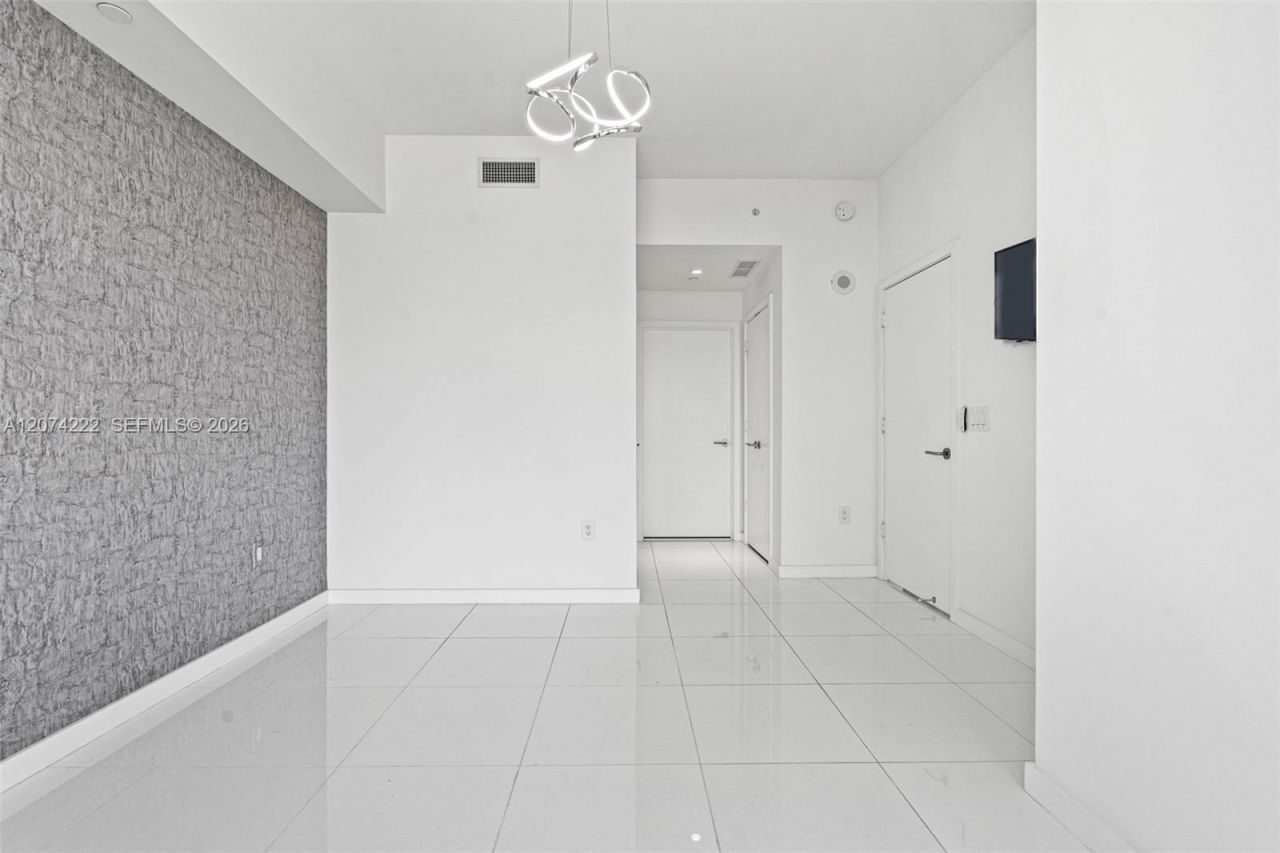 851 NE 1st Ave , Unit 1506, Miami, FL 33132 Photo