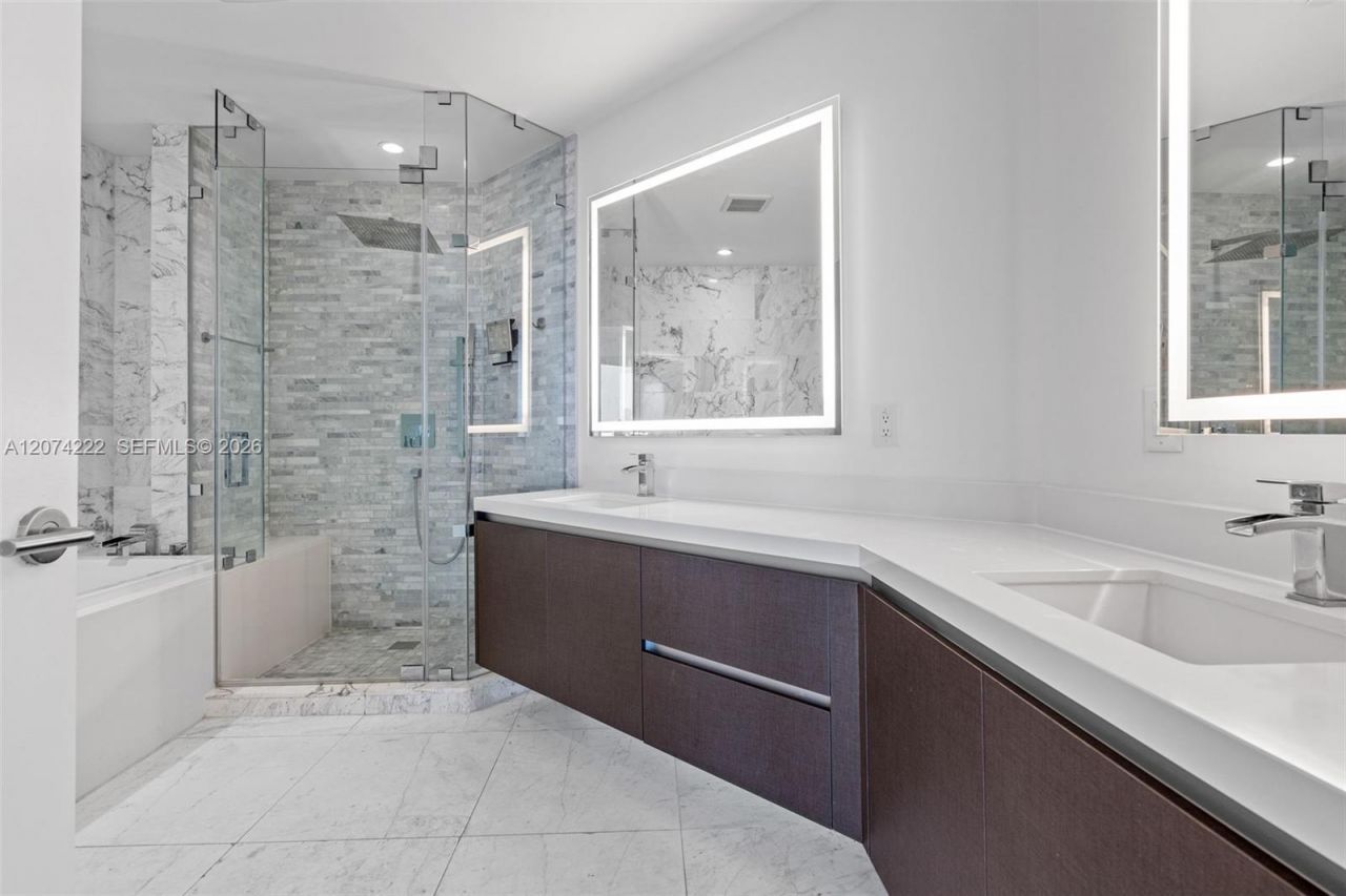 851 NE 1st Ave , Unit 1506, Miami, FL 33132 Photo