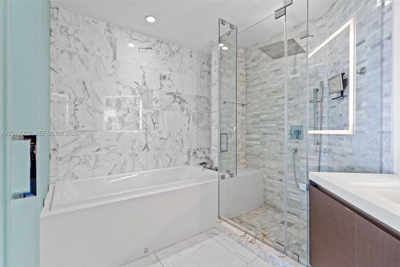 851 NE 1st Ave , Unit 1506, Miami, FL 33132 Photo