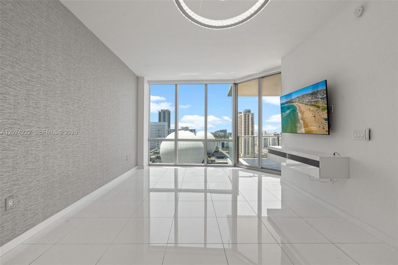 851 NE 1st Ave , Unit 1506, Miami, FL 33132 Photo
