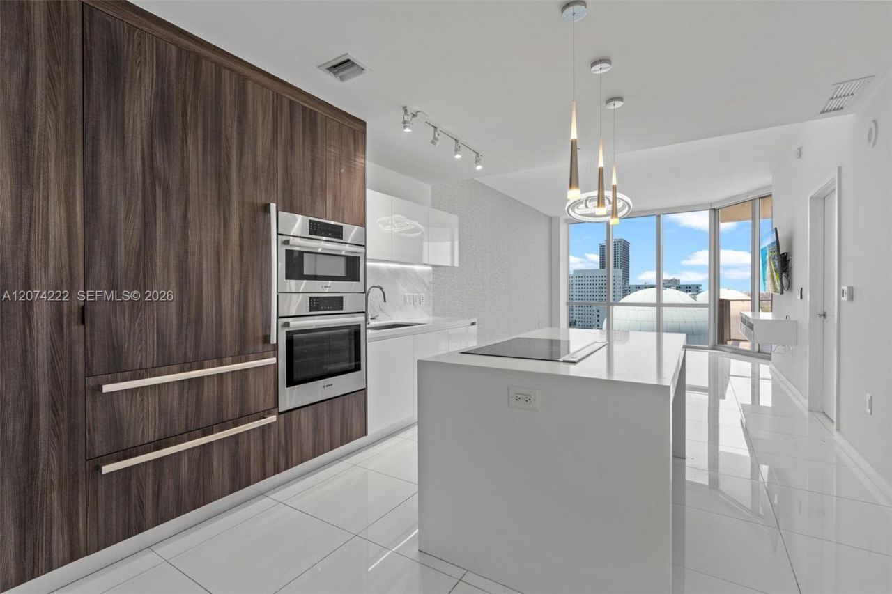 851 NE 1st Ave , Unit 1506, Miami, FL 33132 Photo