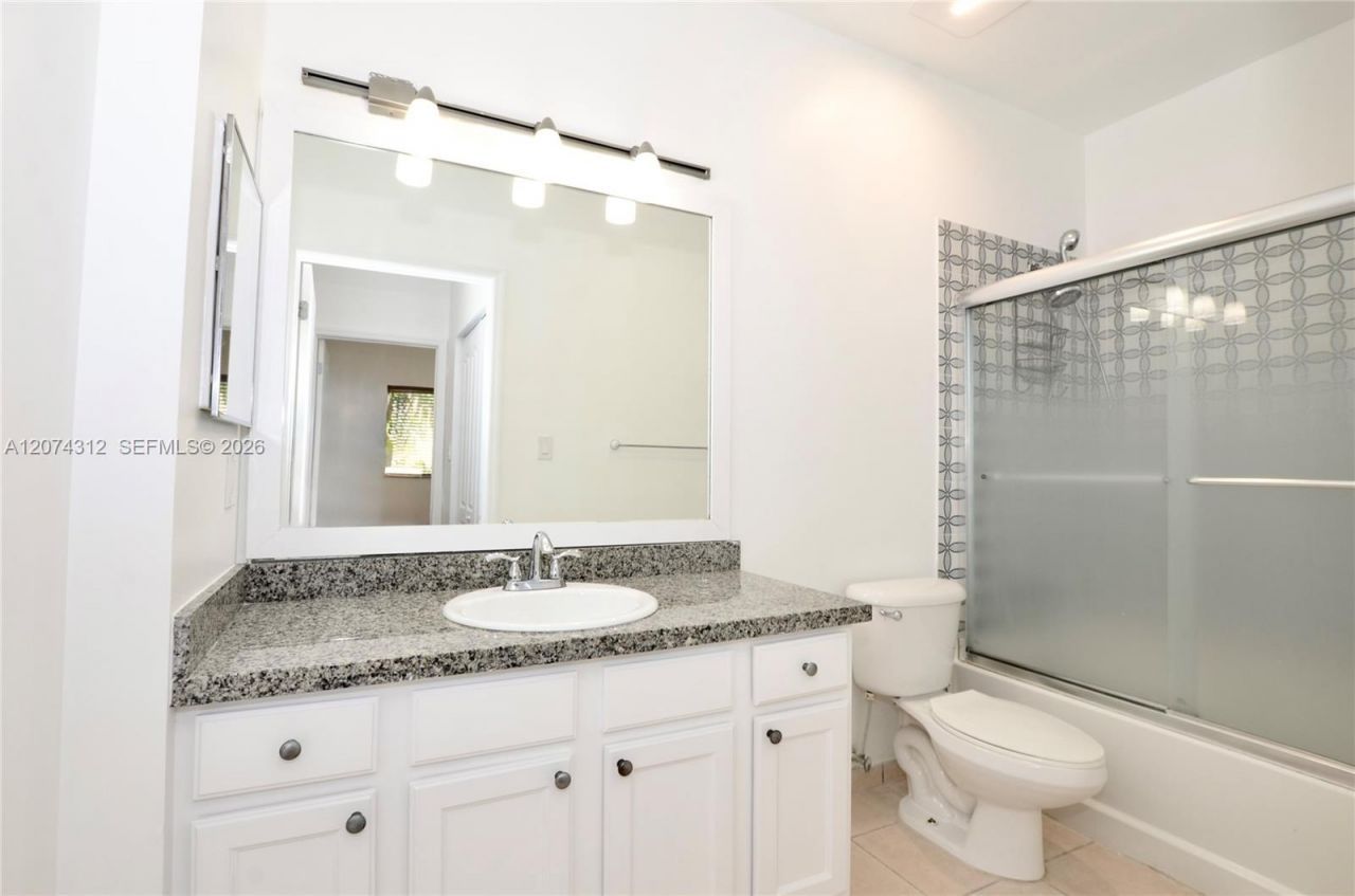 6001 SW 70th St , Unit 137, South Miami, FL 33143 Photo