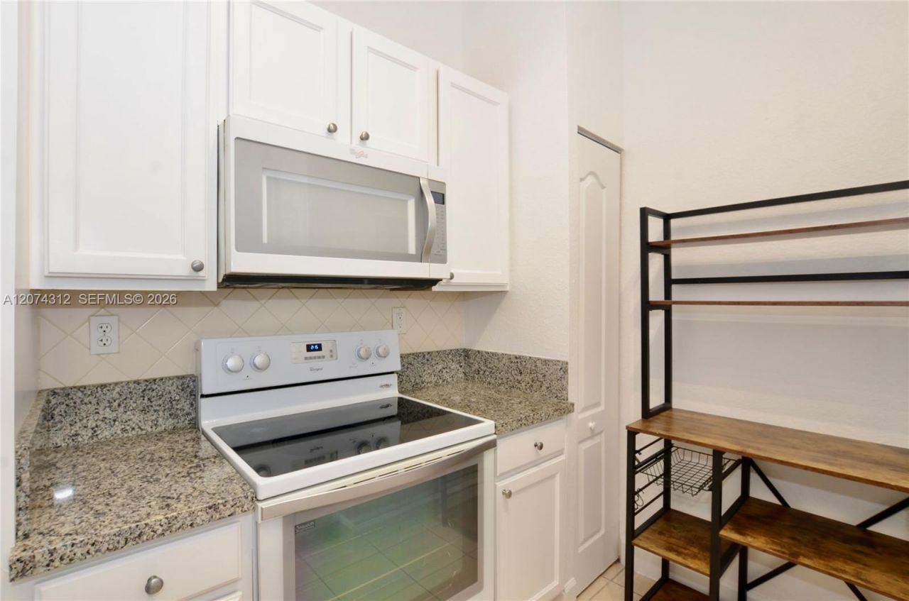 6001 SW 70th St , Unit 137, South Miami, FL 33143 Photo