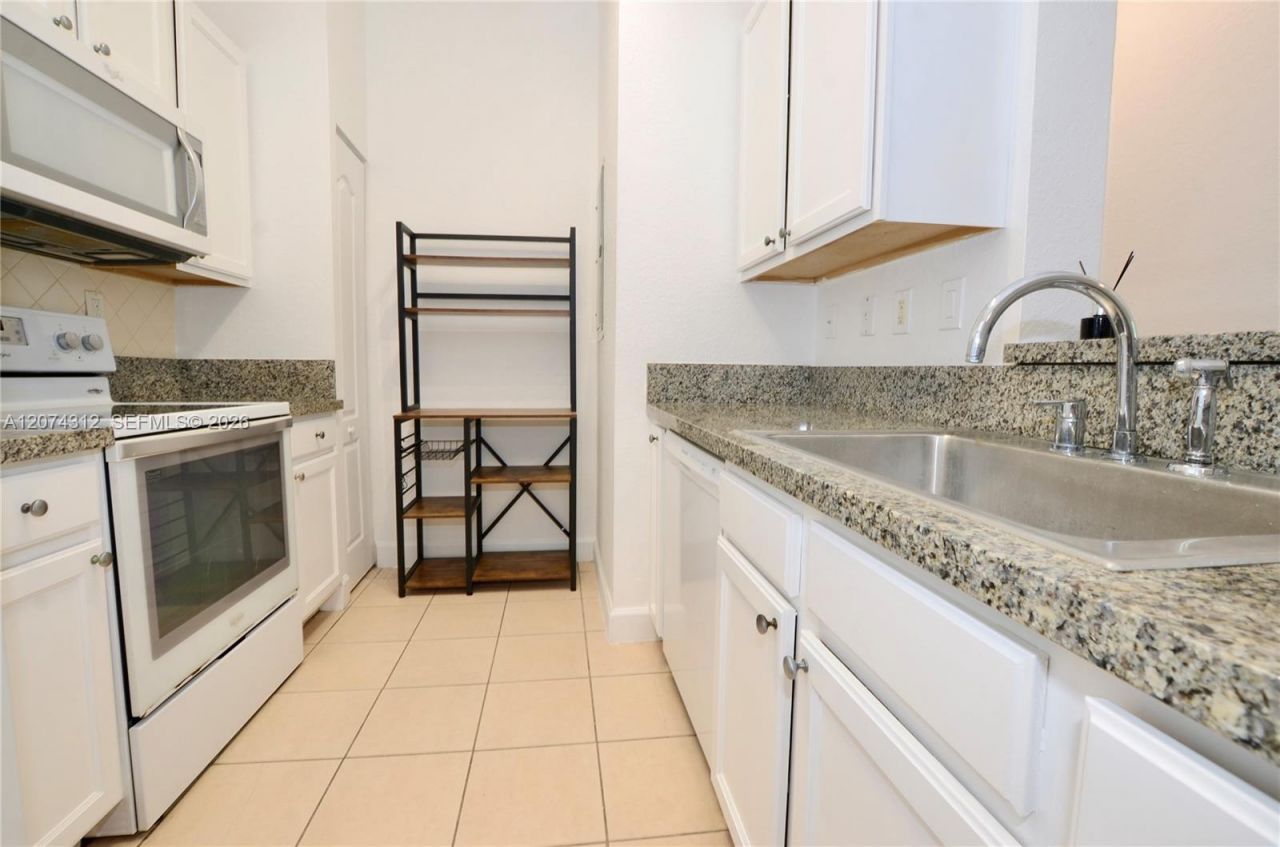 6001 SW 70th St , Unit 137, South Miami, FL 33143 Photo