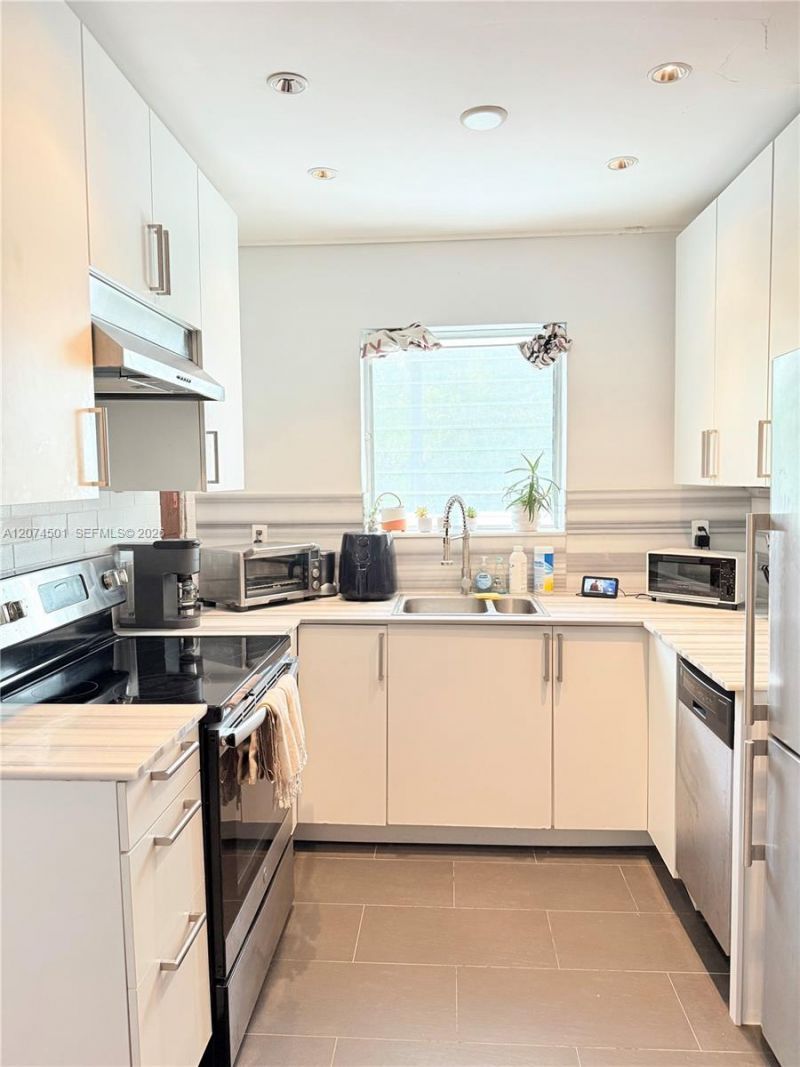 645 NE 77th St , Unit 12, Miami, FL 33138 Photo