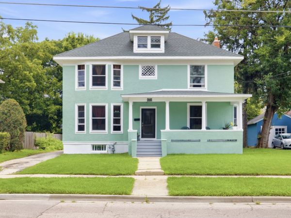 459 N Spring Street , Elgin, IL 60120