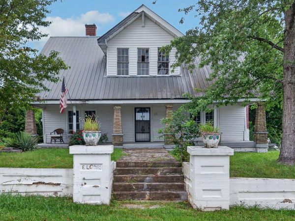 112 N Main St, Byrdstown, TN 38549