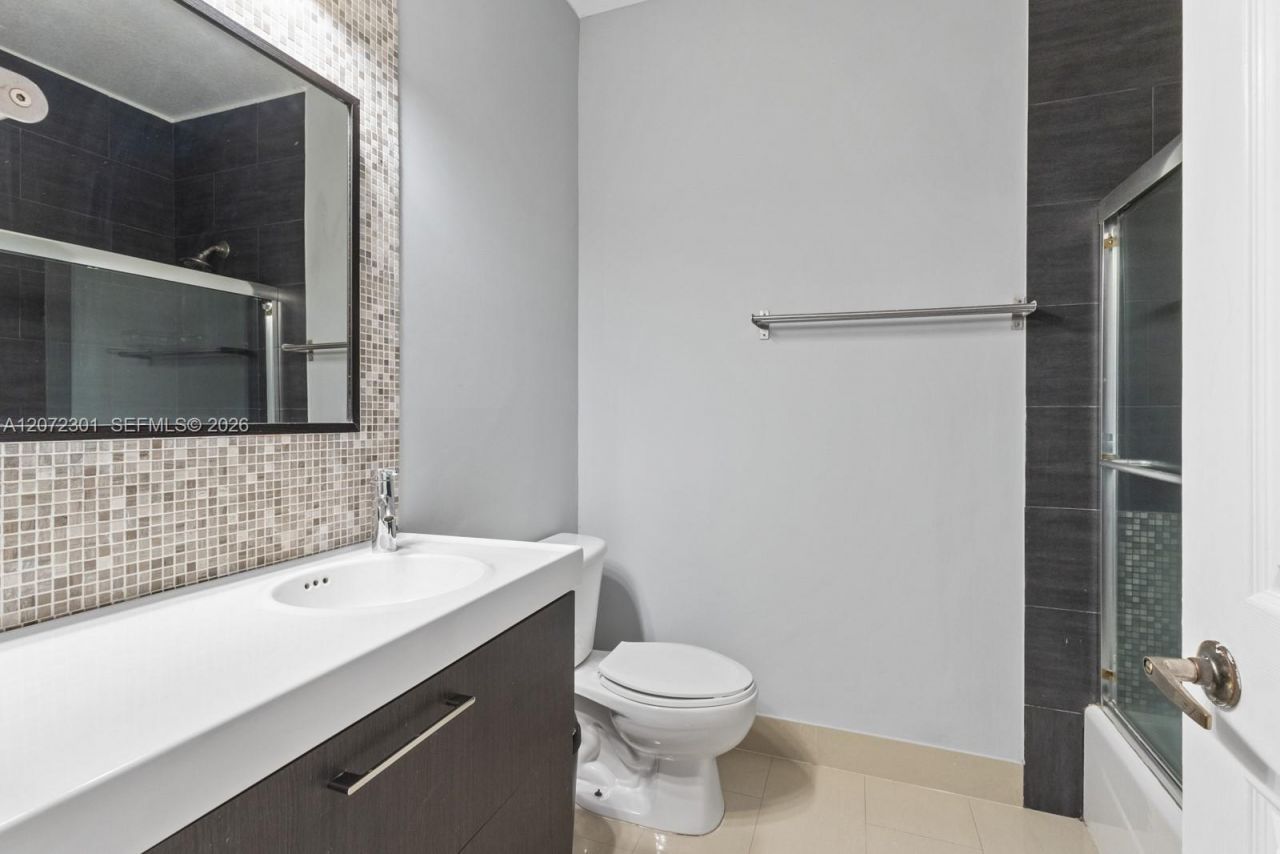 7809 NW 114th Path , Doral, FL 33178 Photo