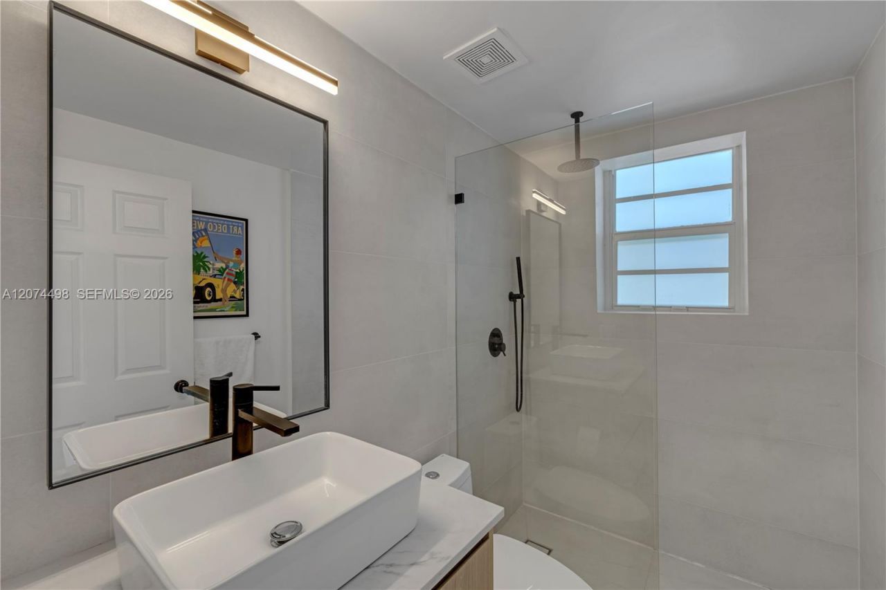 4812 Pine Tree Dr , Unit 209, Miami Beach, FL 33140 Photo