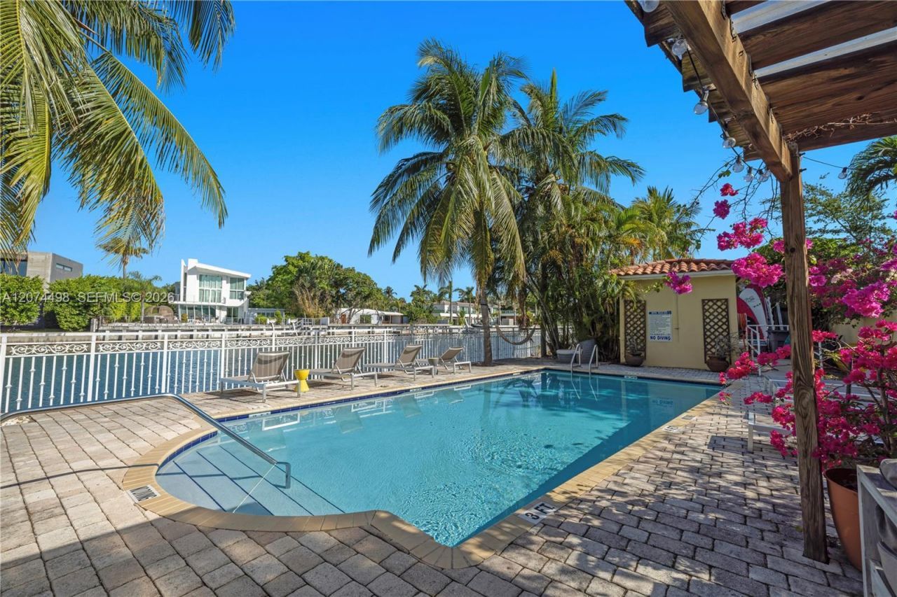 4812 Pine Tree Dr , Unit 209, Miami Beach, FL 33140 Photo