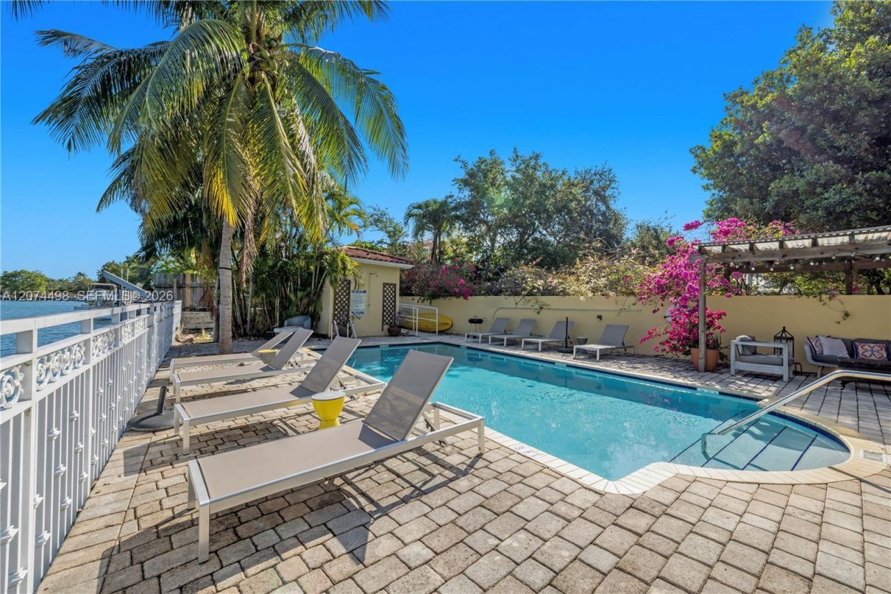 4812 Pine Tree Dr , Unit 209, Miami Beach, FL 33140 Photo
