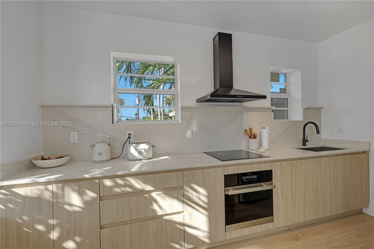 4812 Pine Tree Dr , Unit 209, Miami Beach, FL 33140 Photo