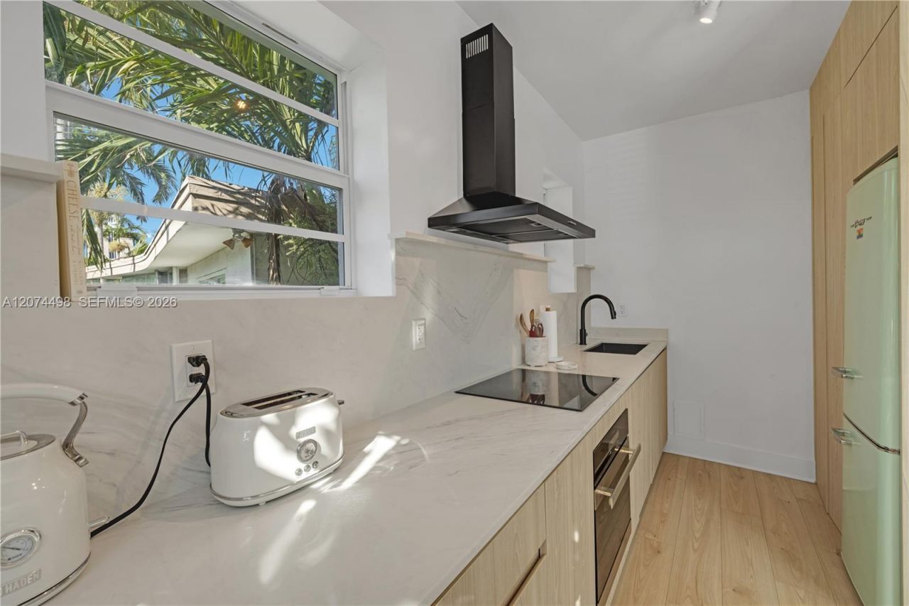 4812 Pine Tree Dr , Unit 209, Miami Beach, FL 33140 Photo